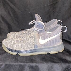 Nike ZOOM KD 9 Basketball shoe
